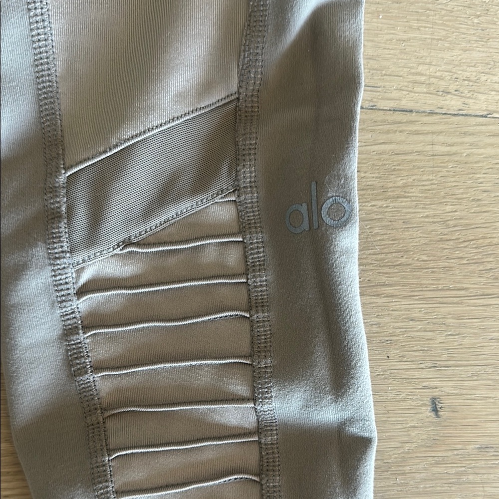 Alo pants - Picture 2 of 3